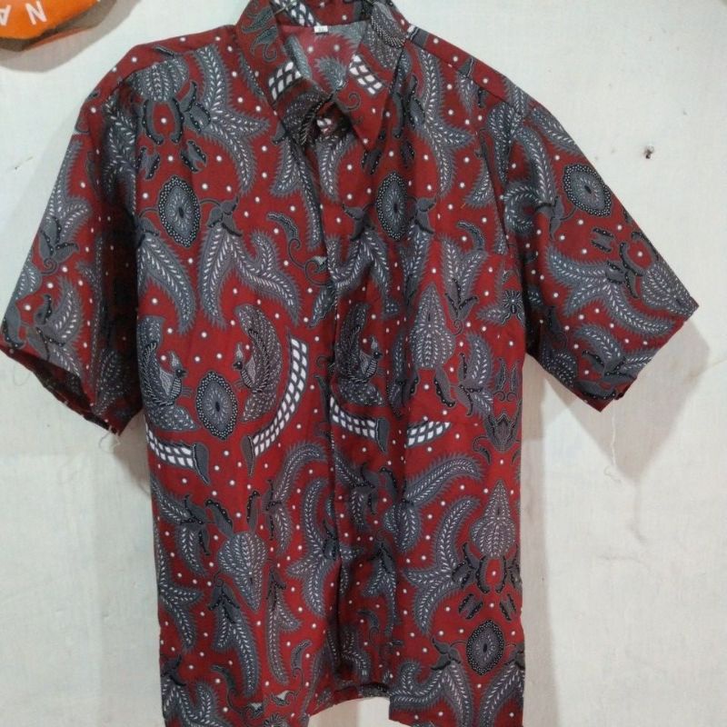 Kemeja batik pria modern