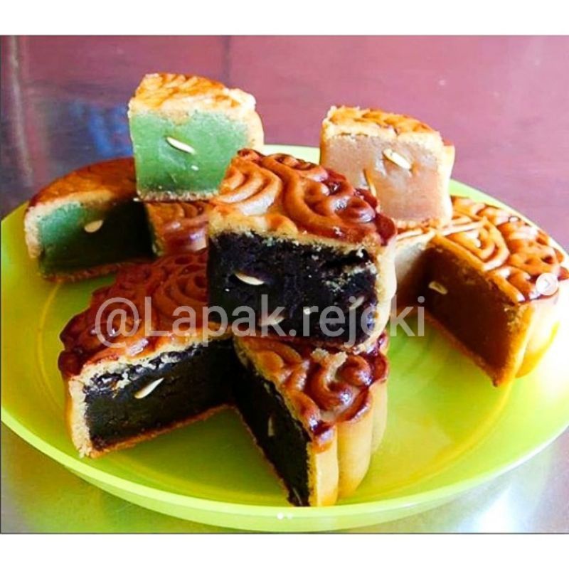

HALAL Kue Bulan / Mooncake / Tong Qiu Pia Original - Aliong Selatpanjang / Dong Qiu Pia /