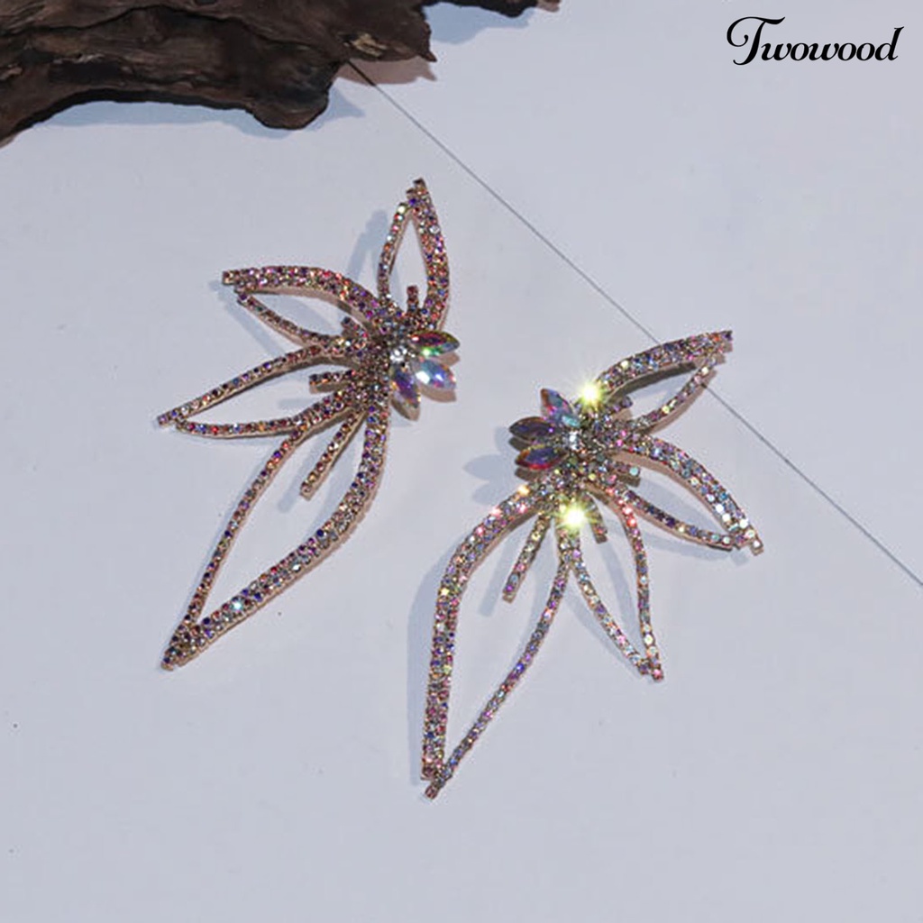 1 Pasang Anting Stud Desain Bunga Aksen Berlian Imitasi Gaya Eropa Amerika Untuk Aksesoris Pernikahan