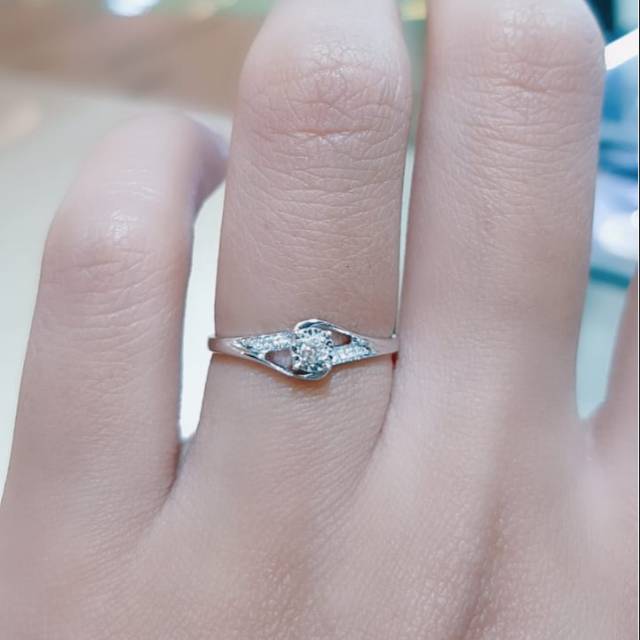 Cincin berlian wanita model solitaire illusion gg 1 baris mikrosetting rangka emas putih