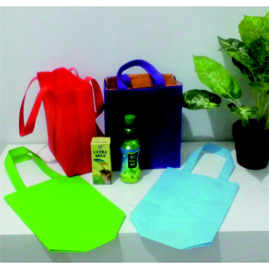

tas + sablon Kantong spunbond 20x25x9 lipat samping, lipat bawah