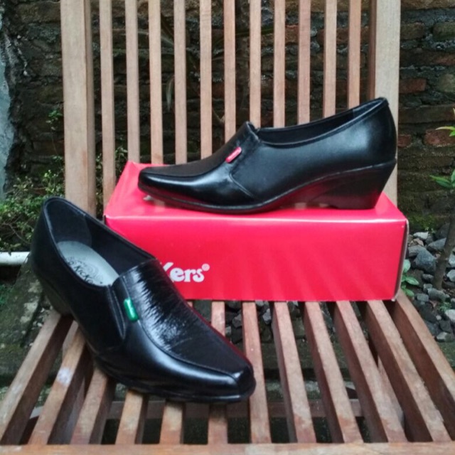 Sepatu Kickers Pantofel cewek / wanita