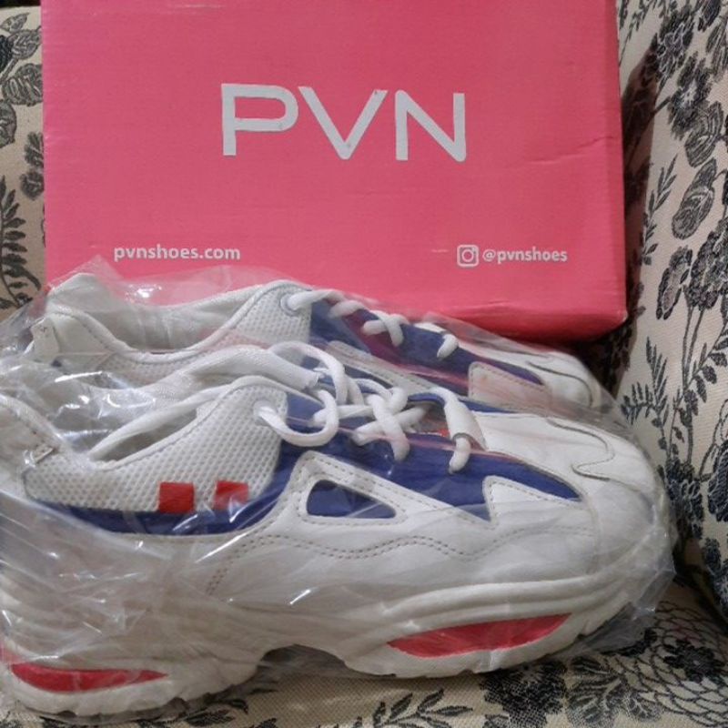 Sepatu Sneaker Wanita PVN Original Preloved Murah Setengah Harga Diskon Putih Korea