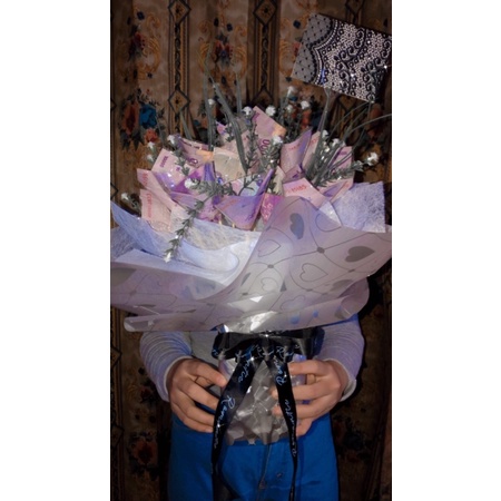 

bouquet uang bentuk bunga