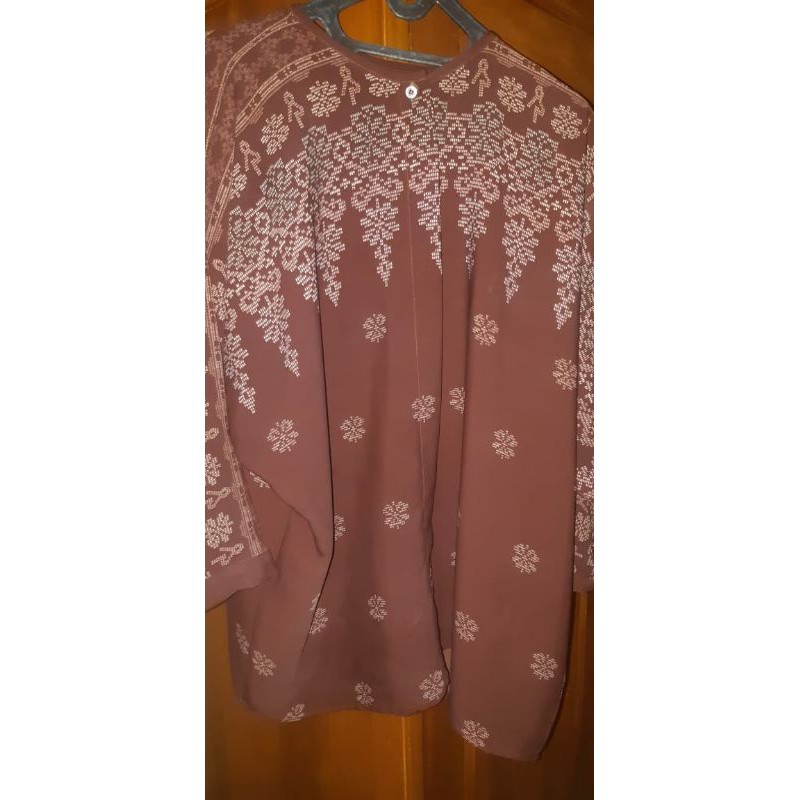 Sanjay top maron ria miranda