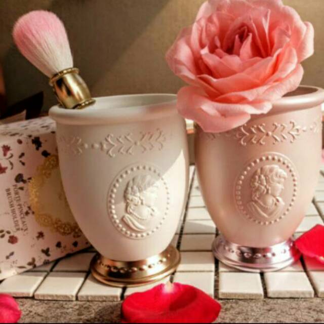 Tempat kuas make up tempat sisir brush holder Laduree