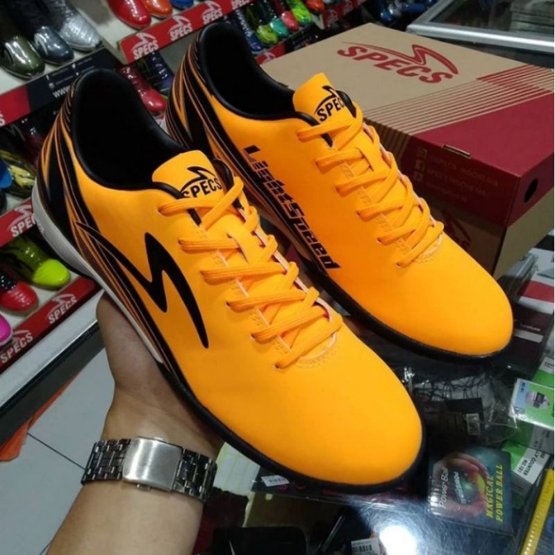 SEPATU FUTSAL SPECS ACCELERATOR LIGHTSPEED 20 IN ORANGE BLACK