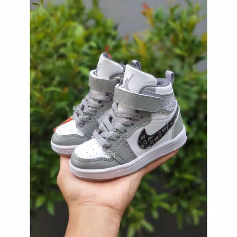 SEPATU JORDAN ANAK DIOR / SEPATU SNEAKER ANAK / SEPATU ANAK LAKI / SEPATU ANAK PEREMPUAN / SEPATU NIKE JORDAN ANAK KUALITAS IMPORT