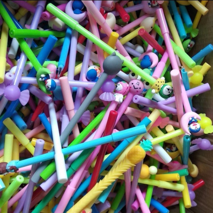 

Berkualitas Obral Pulpen Gel Pen Karakter Pulpen Lucu Isi 12 Pcs / 1 Lusin Random Bergaransi