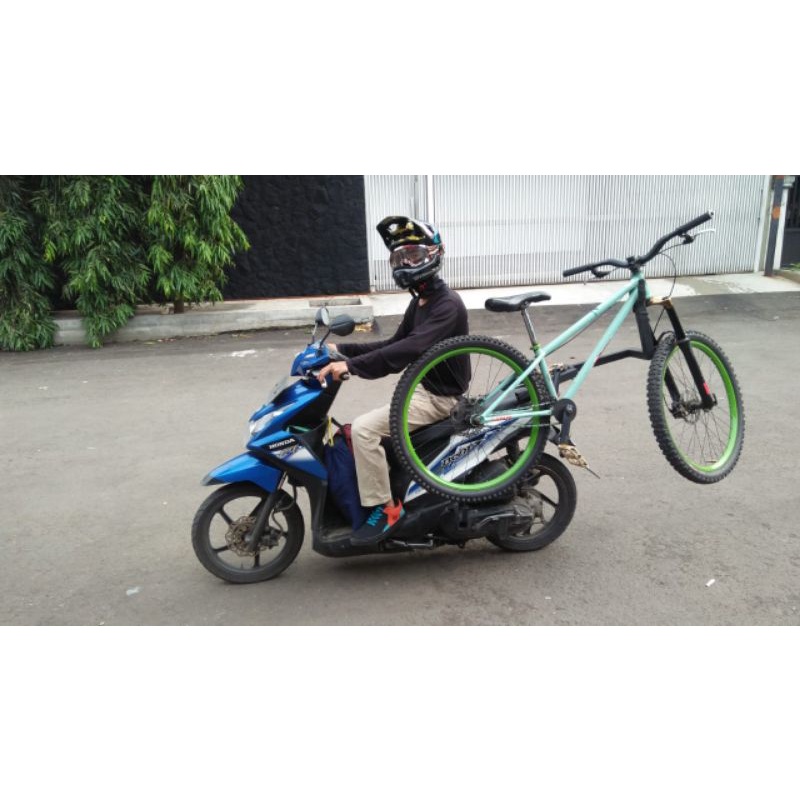 bikerack loading sepeda