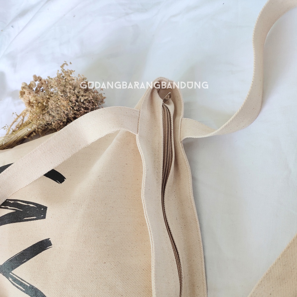 Totebag wanita kanvas resleting Design aesthetic YAY Broken White