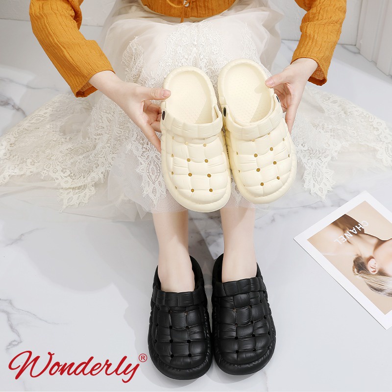 SEPATU SENDAL MODEL CROCS WONDERLY 002-WL1