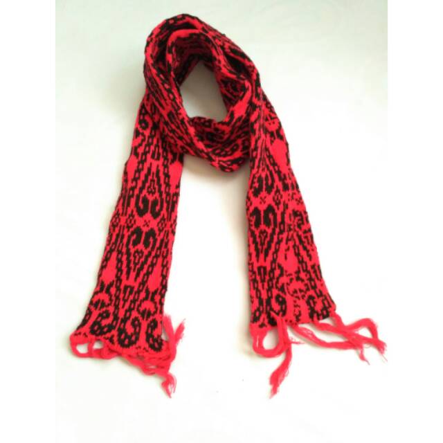 Syal Rajut Motif Batak Karo