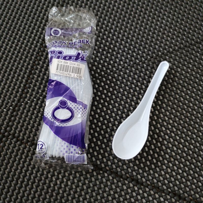 sendok plastik bebek GIOK putih susu isi 12