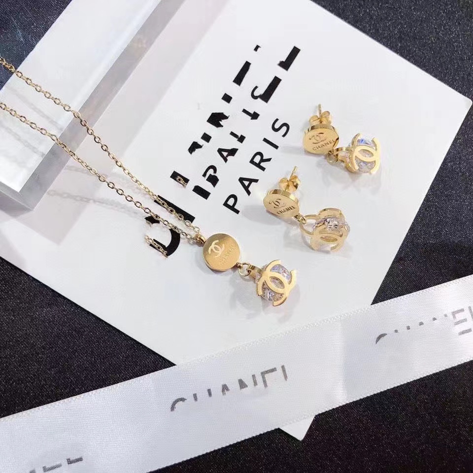 Kalung dan Anting C hoop titanium anti karat