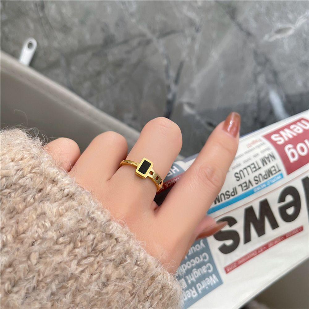 Mxbeauty Cincin Baja Titanium Retro Sederhana Hadiah Lingkaran Perempuan Hitam Persegi Panjang Gaya Korea Ring