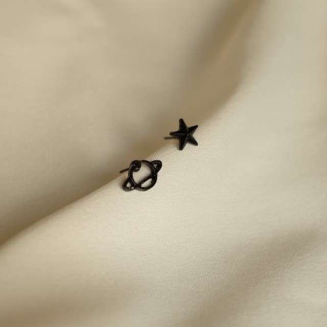 Ark.co - ANTING Black Saturn earrings hitam