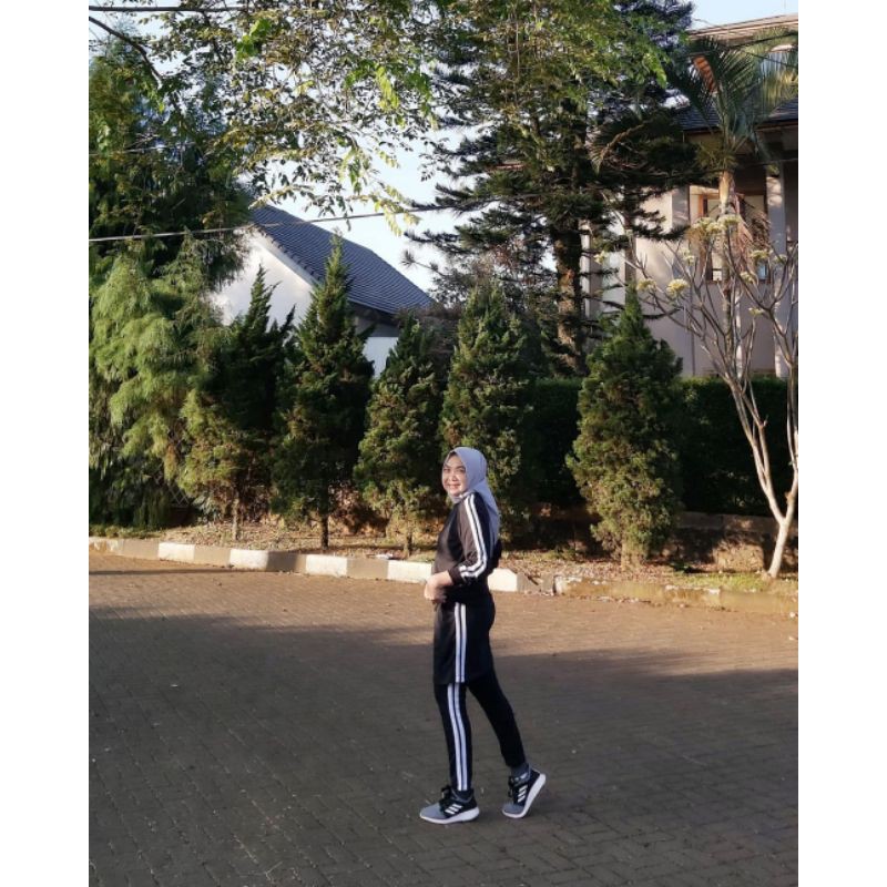 vie by evy susanti setelan olahraga