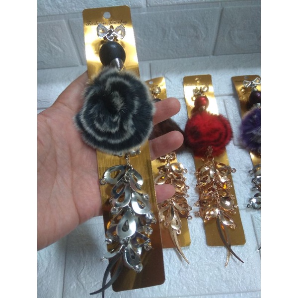 BROS DAGU JUNTAI PANJANG BULU POMPOM DIAMOND