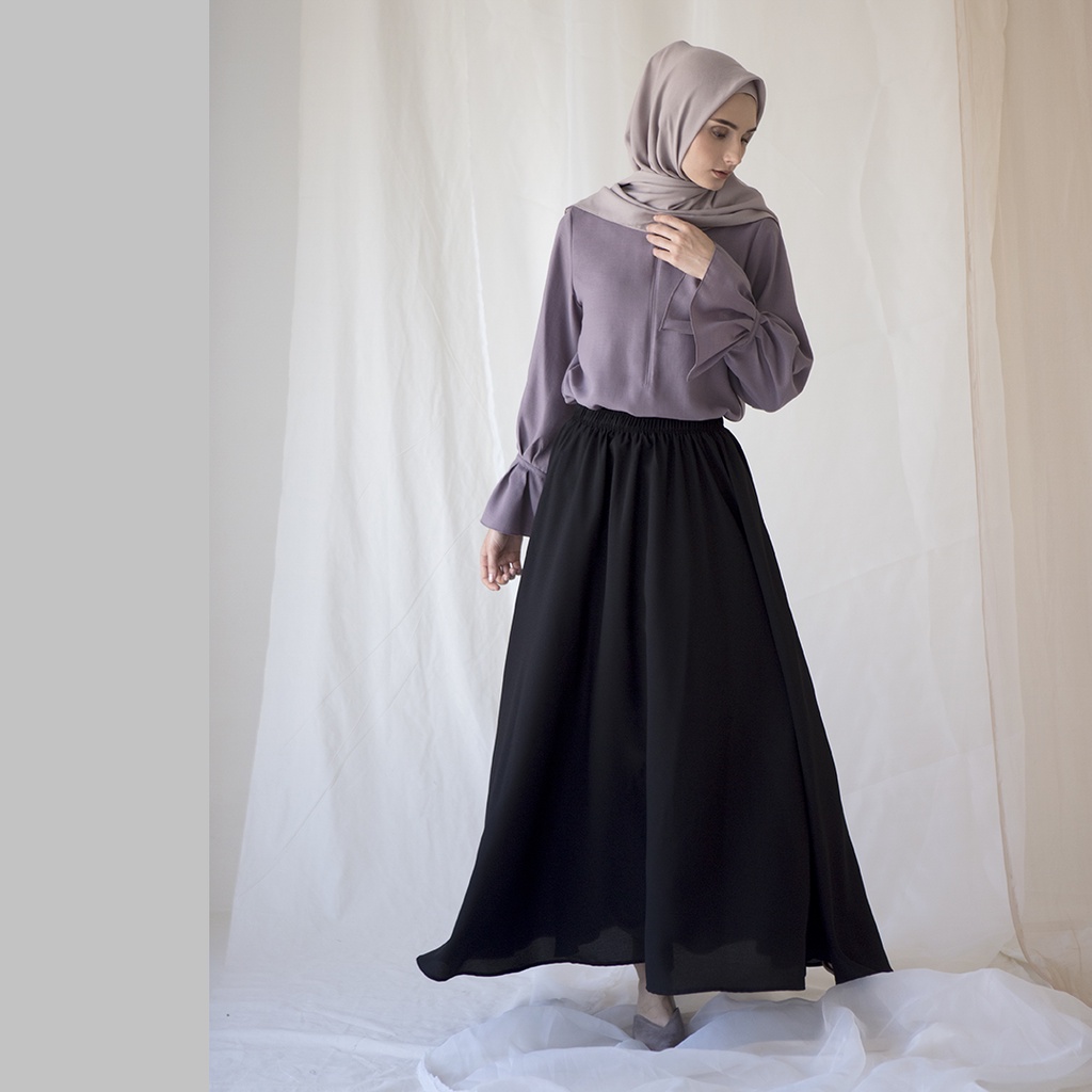 Taraka by Aska Label - Maxi rok circle swing dengan pinggang karet warna Taupe, Black, Redbud, Navy