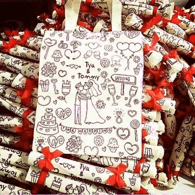 

Tas souvenir pernikahan