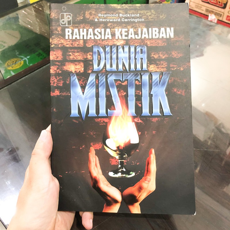 Buku Rahasia Keajaiban Dunia Mistik