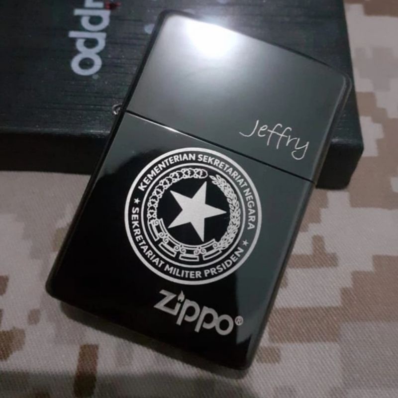 Zippo Kemensegneg Setmilpres Black Ice