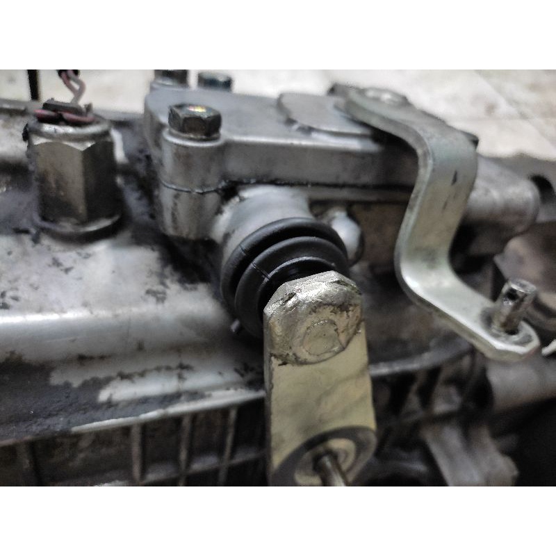 karet pelindung debu tuas transmisi avanza