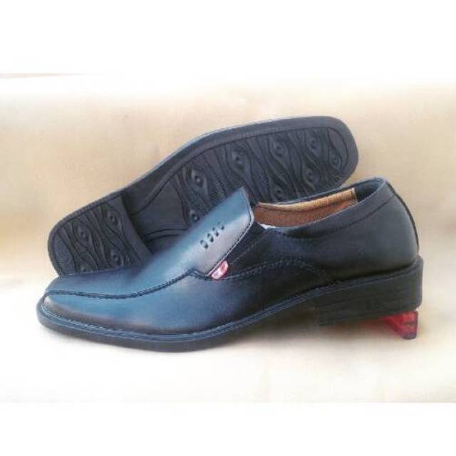 Sepatu Pantofel Pria Kickers Steven Kerja Cowo Formal Dinas Slop Casual Murah Limited Edition