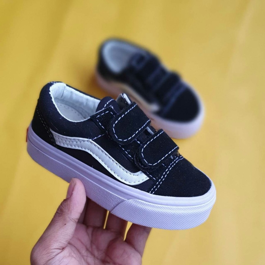 SEPATU VANS IMPOR KIDS VELCRO BLACK WHITE HITAM PUTIH KADO ANAK KECIL TK SD COWOK CEWEK SEKOLAH