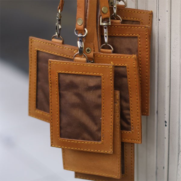 

Kalung Nama Name Tag Identitas Kulit Sapi Nabati Asli TERMURAH