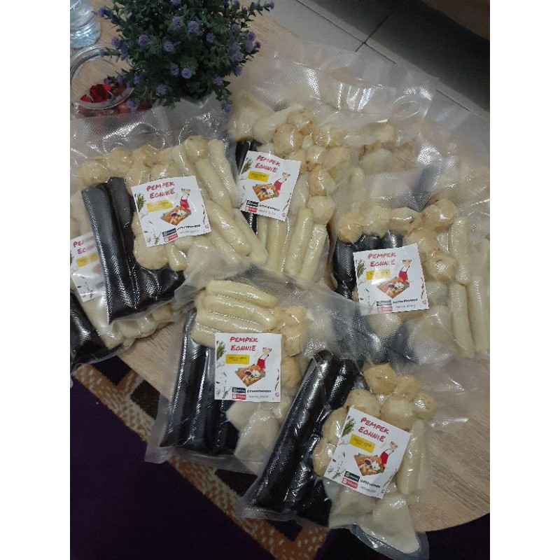 

Pempek Campur Paket Ahjussi ( 100 pcs )