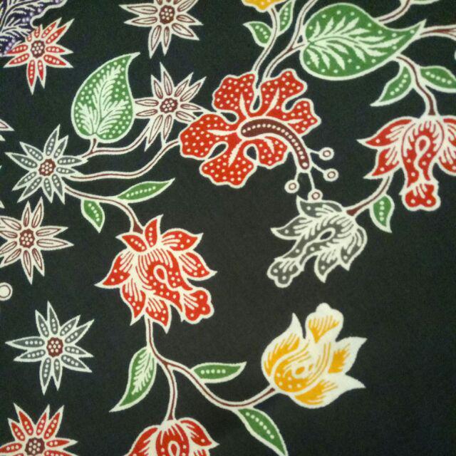 Kain Batik Solo Motif Gunungan Bunga Mekar