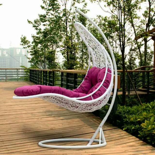 Ayunan gantung rotan sintetis model selonjor (lonjer)