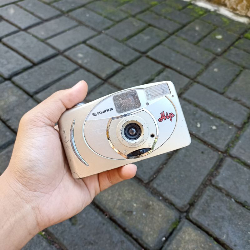 Kamera Analog Jadul Vintage Film Kodak Untested Pajangan Display Part Utuh Mulus Gambling Fujifilm Dl-100 Chic Dl-10Flezz Axion Axxi Zo Vio Zipp Xpose Canon Prima Bf Minolta Olympus Kyocera Yashica National Nikon Ricoh Gambling Kanibal Part Utuh-Fujifilm Hip
