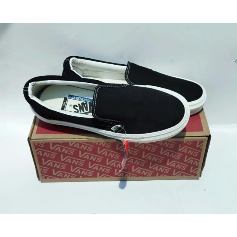 V4NS SLIP ON BLACK WHITE OG GRADE ORI PREMIUM V4NS PREMIUM SEPATU SNEAKERS PRIA  SNEAKERS WANITA