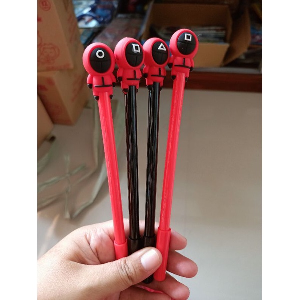 

pulpen/bolpoin GEL HITAM SQUID GAME 0,38MM