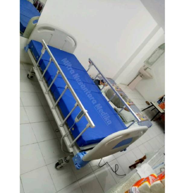 Bed Pasien Electric 3 Crank Ranjang Electric Sella 3 Crank