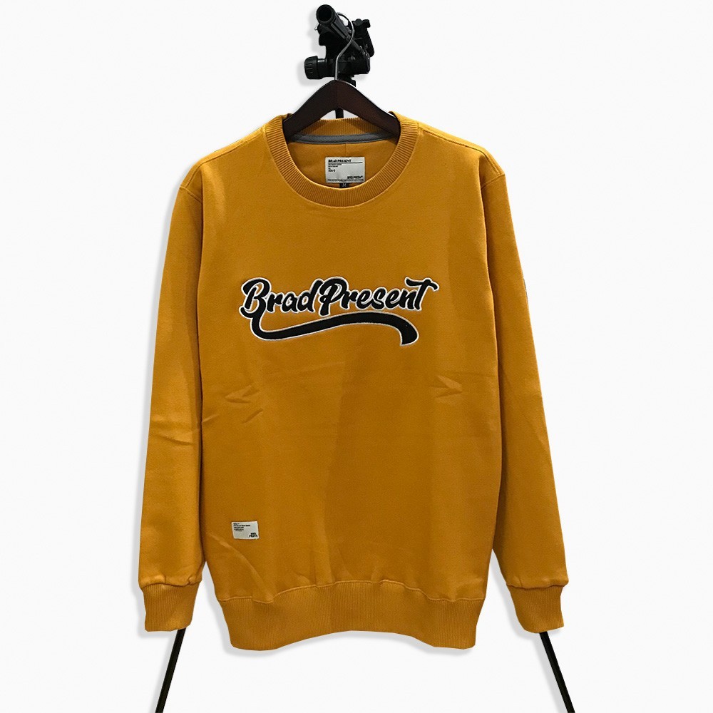 BRAD PRESENT ORIGINAL Sweater cowok sweatshirt warna yellow with logo series art seri Gs401