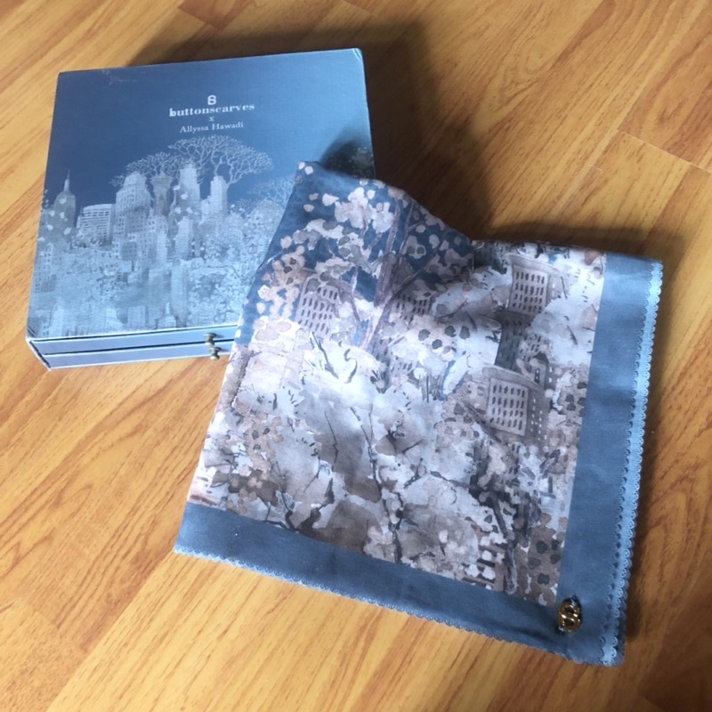 Preloved Buttonscarves New York Malibu