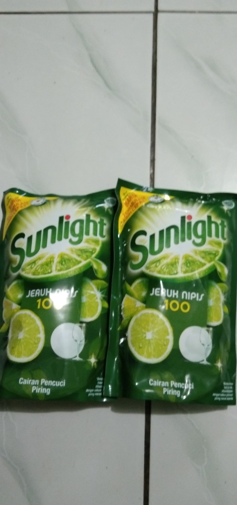 Sunlight Jeruk Nipis Sabun Cuci Piring 755 Ml