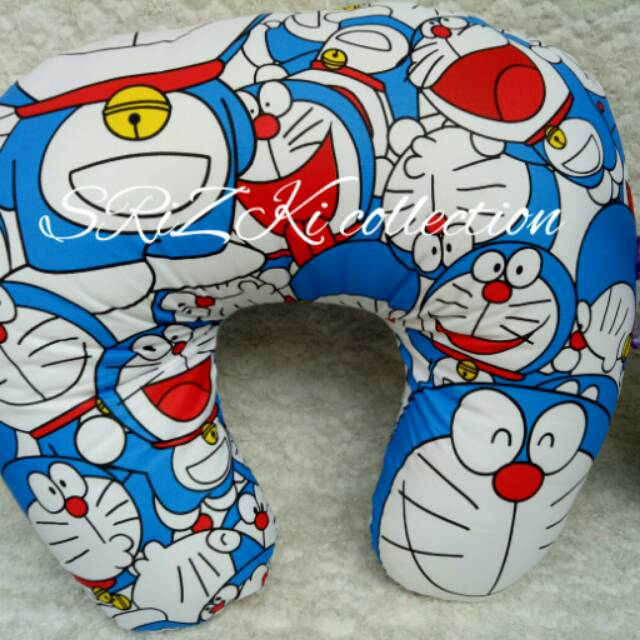 Bantal menyusui doraemon