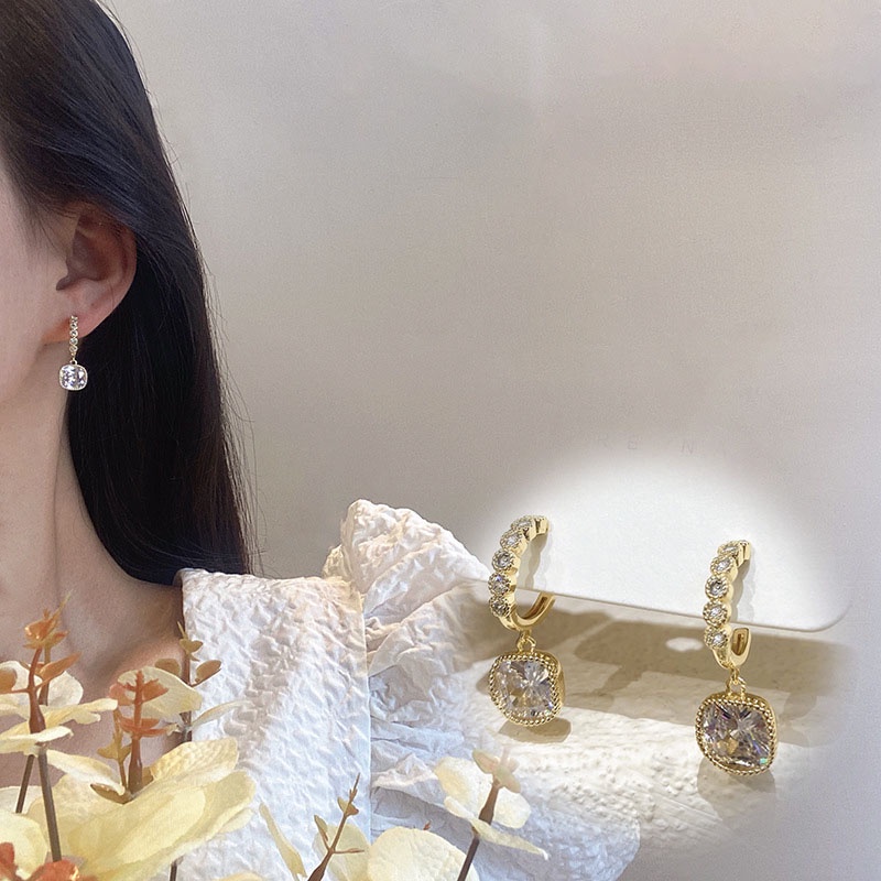 Anting Tusuk Bentuk Tetesan Air Gaya Retro Eropa / Amerika Untuk Wanita