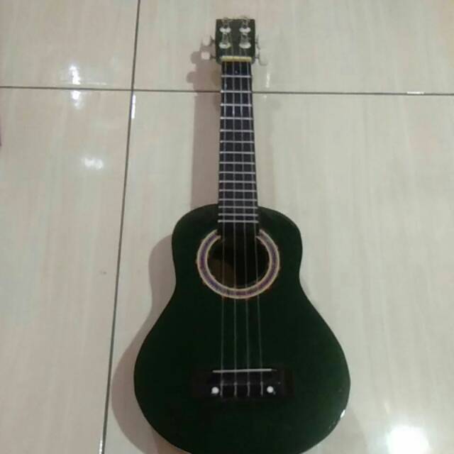 Ukulele senar 4