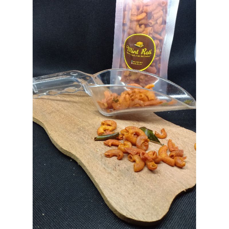 

MAKARONI PEDAS DAUN JERUK CEMILAN RENYAH 85 GRAM