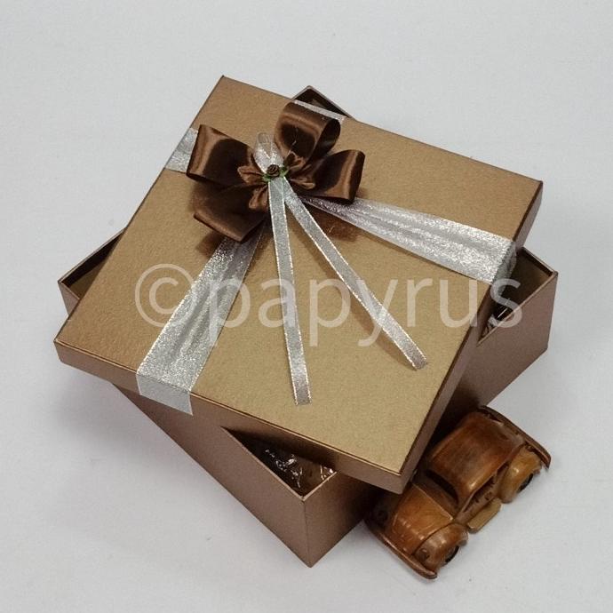 

Best Product!!! Papyrus 25X25 Tinggi 10Cm Kotak Kado Gift Box Hadiah - Paling Dicari