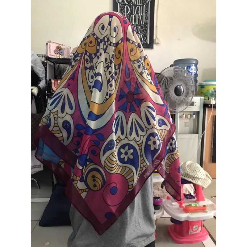 krudung segi empat zoya motif