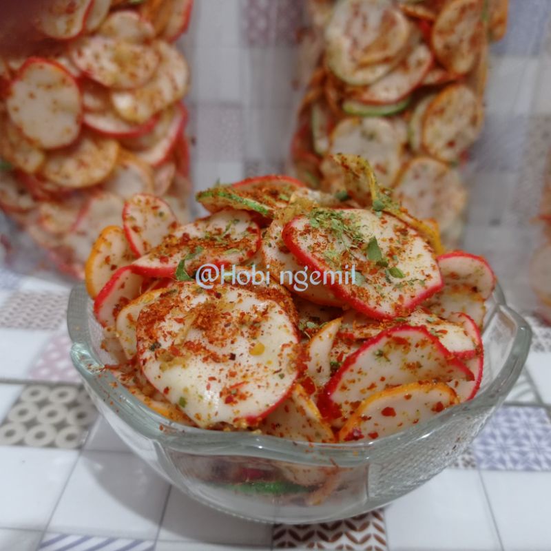 

Seblak Kering Daun Jeruk Pedas - kerupuk seblak 100gr kemasan standing pouch
