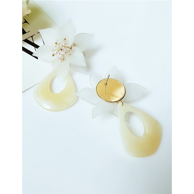 LRC Anting Tusuk Fashion White Acrylic Flower Earrings F67203