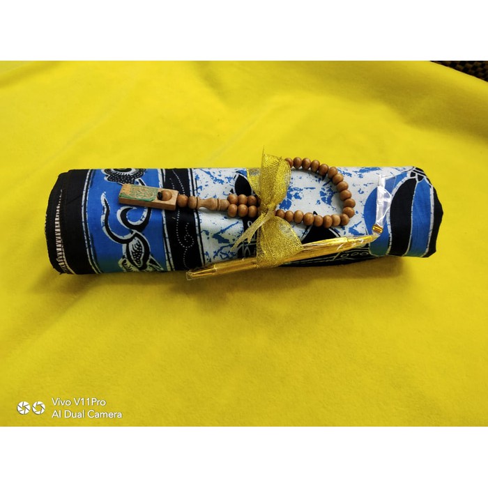 Sajadah batik souvenir plus tasbih dan pulpen cantik